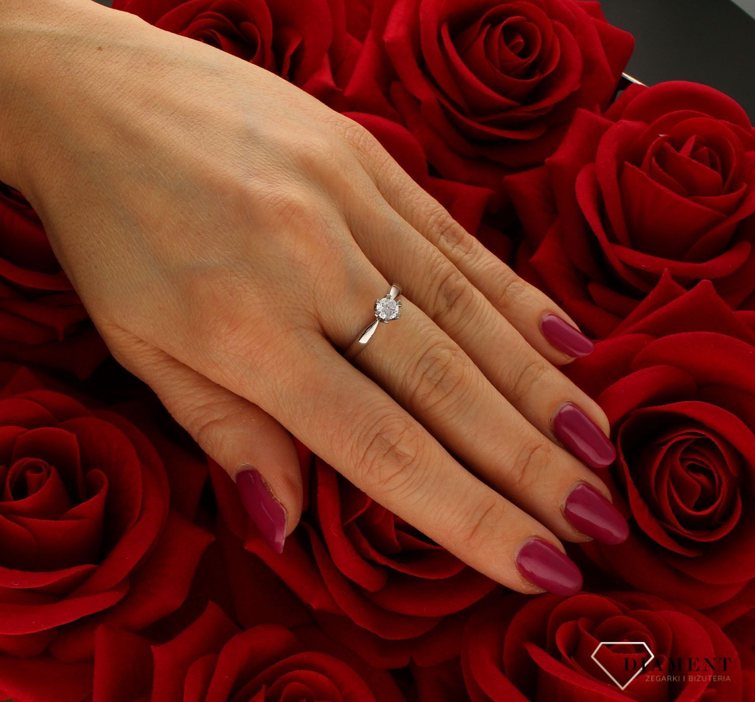 Złoty pierścionek damski Białe złoto Zaręczynowy wzór rozmiar 16 DIA-PRS-9344-585 to złoty damski pierścionek wykonany z wysokiej próby białego złota 585. Idealna biała cyrkonia we wzorze zaręczynowym nadają pierścionkowi nowo (1).jpg