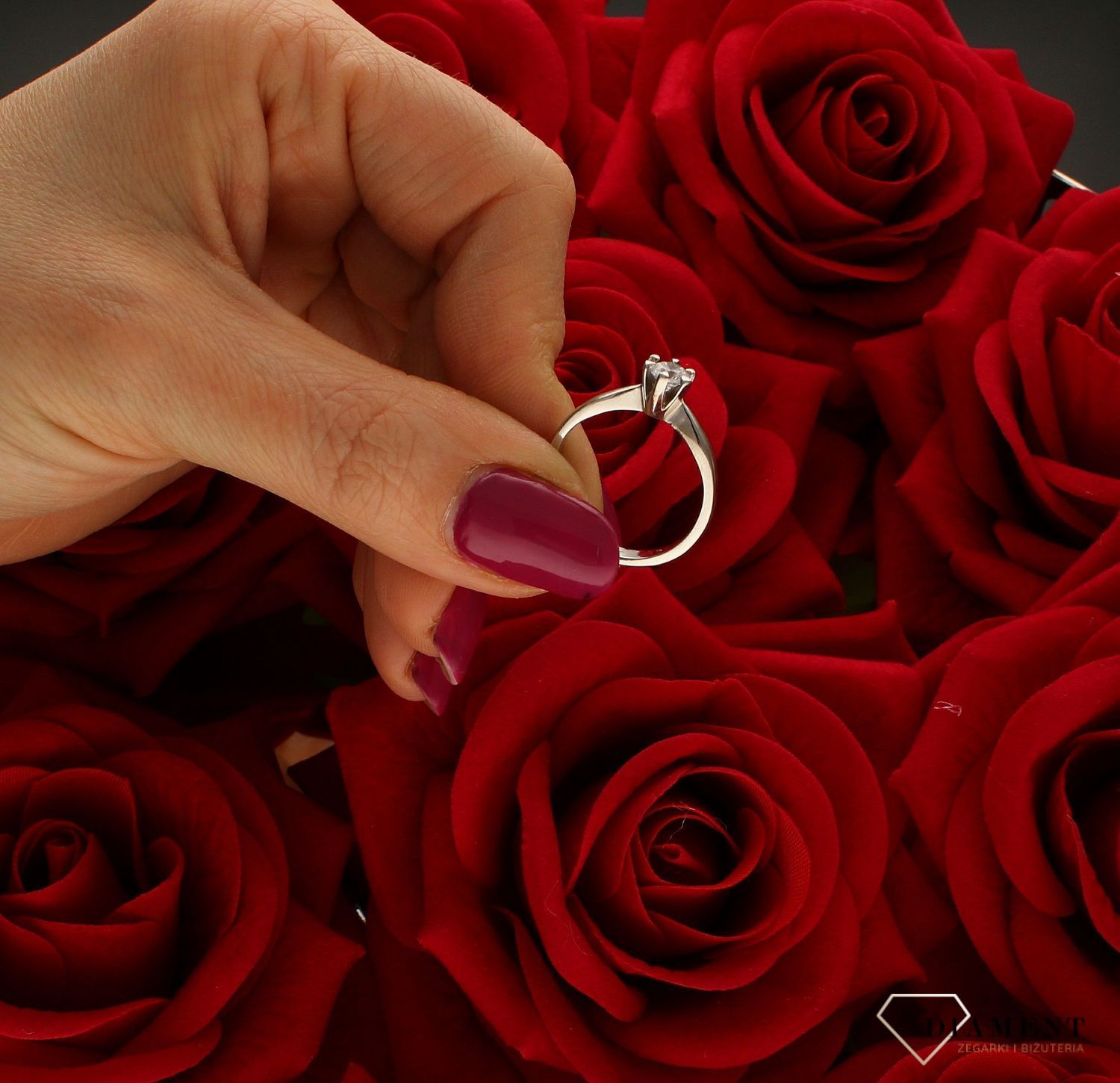 Złoty pierścionek damski Białe złoto Zaręczynowy wzór rozmiar 16 DIA-PRS-9344-585 to złoty damski pierścionek wykonany z wysokiej próby białego złota 585. Idealna biała cyrkonia we wzorze zaręczynowym nadają pierścionkowi nowo (1).jpg