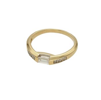 Złoty pierścionek damski 585 zaręczynowy wzór rozmiar 17 DIA-PRS-9350-585 to złoty damski pierścionek wykonany z wysokiej próby złota 585. Idealna biała cyrkonia we wzorze zaręczynowym nadają pierścionkowi nowoczesnego wyglą.jpg