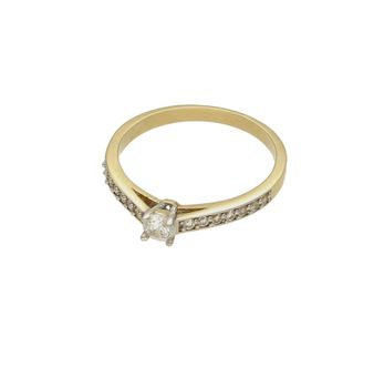 Złoty pierścionek damski Zaręczynowy wzór rozmiar 19 DIA-PRS-9351-585 to złoty damski pierścionek wykonany z wysokiej próby złota 585. Idealna biała cyrkonia we wzorze zaręczynowym nadają pierścionkowi nowoczesnego wyglądu ( (4).jpg