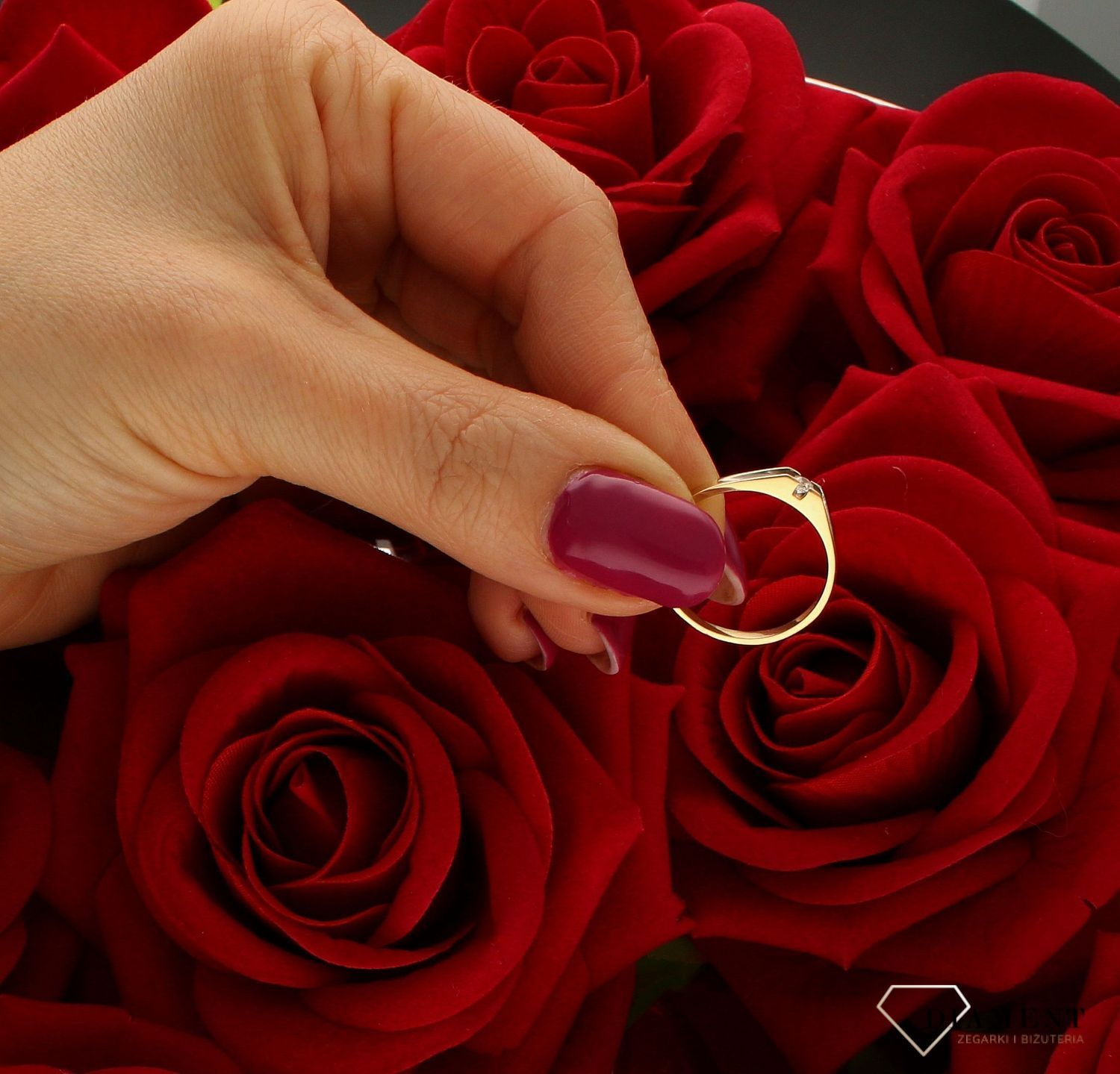 Złoty pierścionek 585 zaręczynowy z białą cyrkonią rozmiar 17 DIA-PRS-9356-585. Ponadczasowy wzór inspirowany ikonami sztuki jub (2).jpg