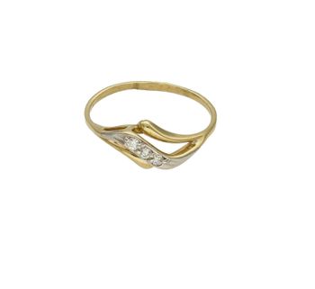 Złoty pierścionek damski Zaręczynowy wzór rozmiar 11 DIA-PRS-9357-585 to złoty damski pierścionek wykonany z wysokiej próby złota 585. Idealna biała cyrkonia we wzorze zaręczynowym nadają pierścionkowi nowoczesnego wyglądu (1).jpg