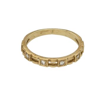 Złoty pierścionek 333 z cyrkoniami o nowoczesnym wzorze DIA-PRS-9360-333.  Pierścionek został wykonany z wysokiej jakości złota próby 333. Waga pierścionka wynosi około 1,55 gram. Złoty pierścionek  świetnie się sprawdzi na  (5).jpg