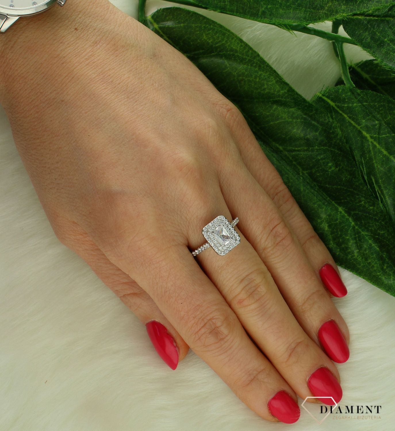 Srebrny pierścionek damski 925 z prostokątną cyrkonią DIA-PRS-9615-925. Srebrny pierścionek damski. Pierścionek srebrny z cyrkonią. Srebrny pierścionek damski z białą cyrkonią. Pierścionek damski na prezent..jpg