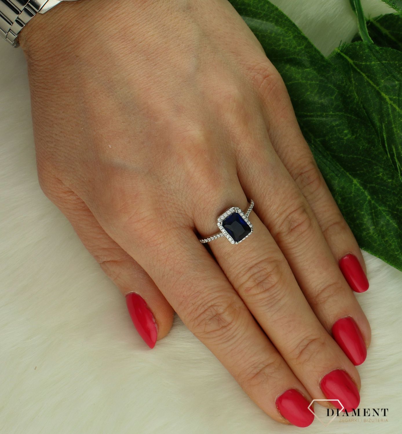 Srebrny pierścionek damski 925 z granatową cyrkonią DIA-PRS-9622-925.jpg