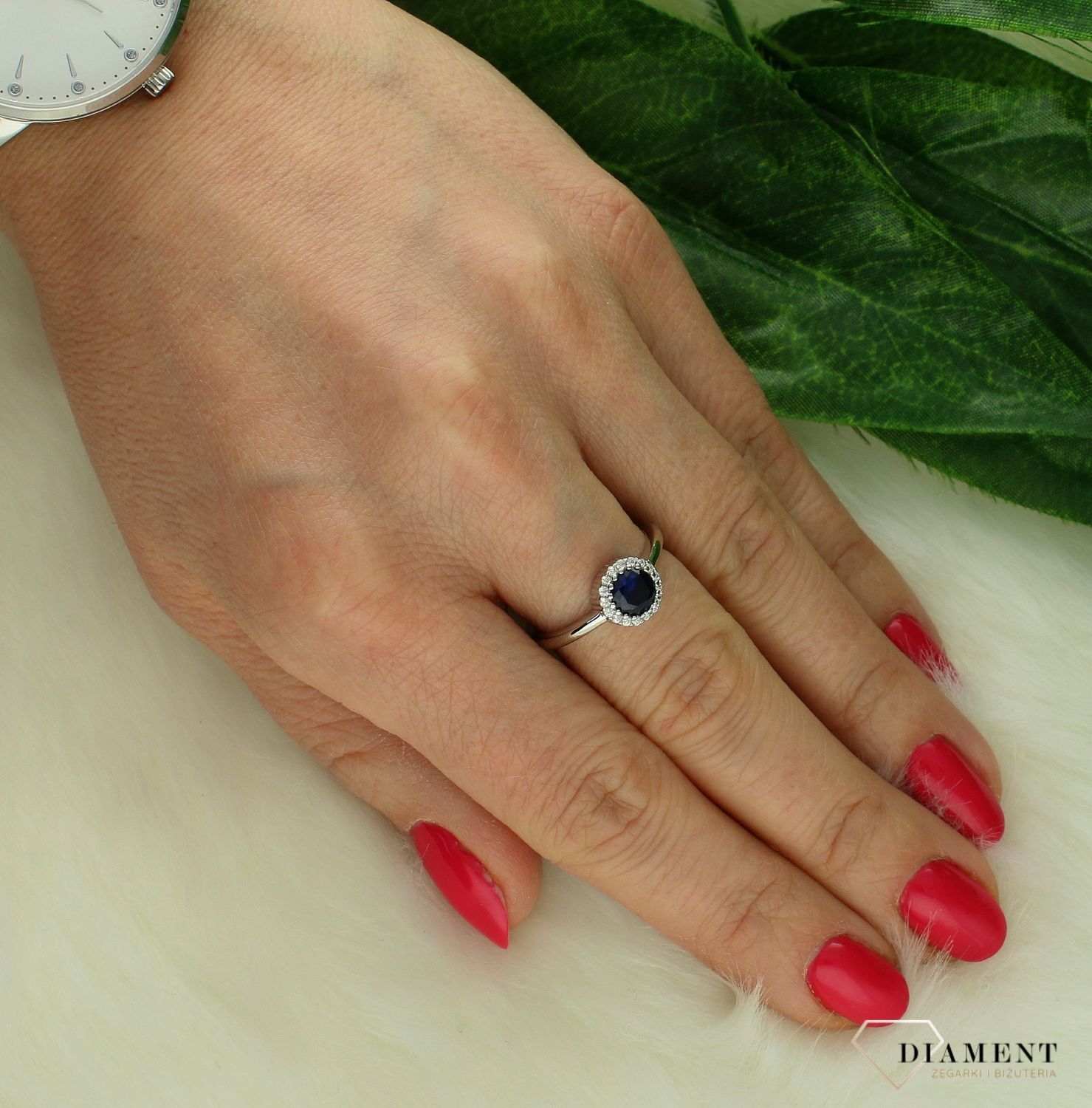Srebrny pierścionek damski 925 z niebieską cyrkonią DIA-PRS-9630-925. Damski pierścionek z cyrkonią. Srebrny pierścionek z cyrkonią. Pierścionek srebrny okrągła cyrkonia. Pierścionek srebrny damski na prezent..jpg