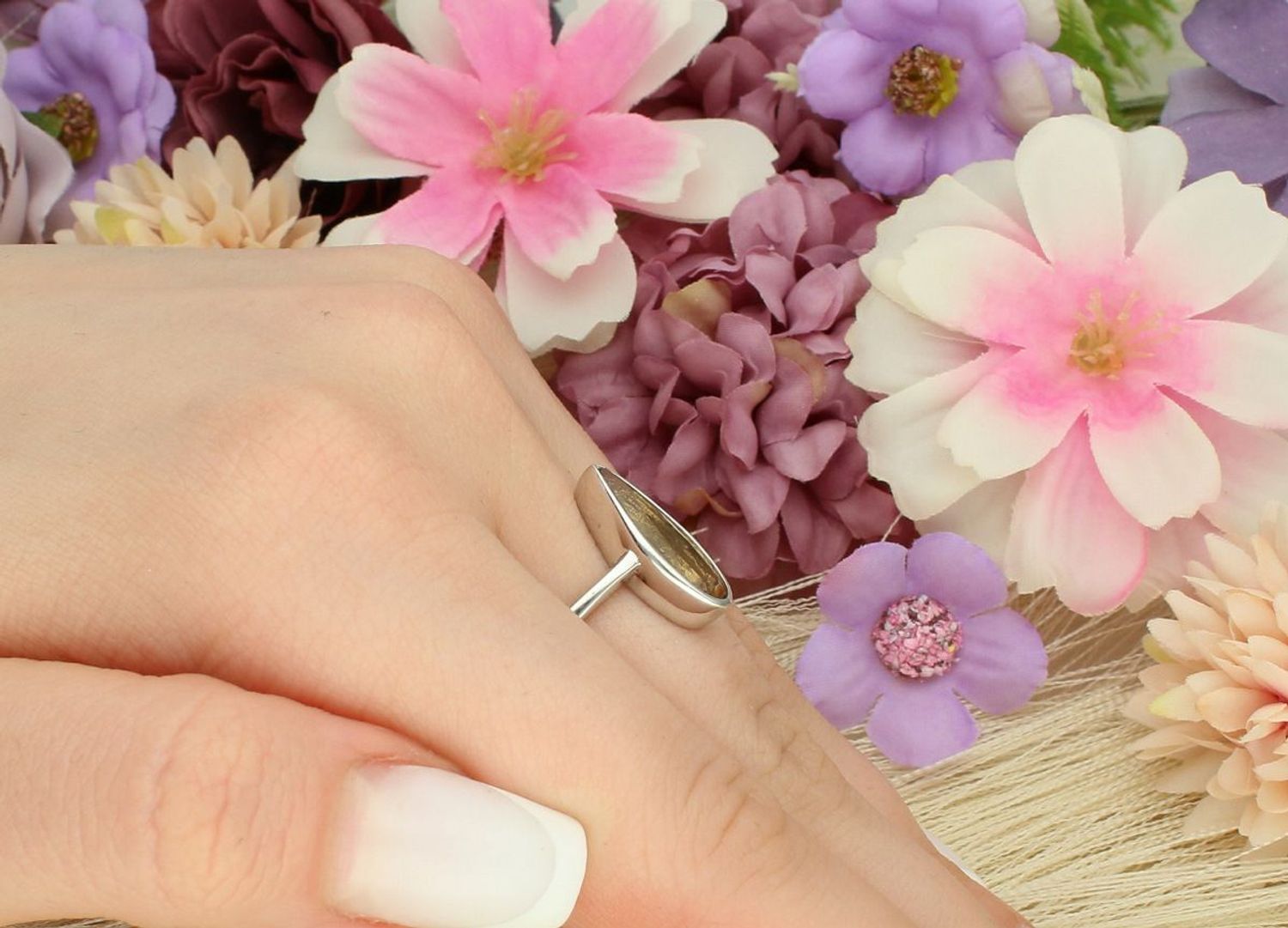 Pierścionek srebrny 925  z herbacianym kamieniem w kształcie ziarenka DIA-PRS-9631-925 925.jpg