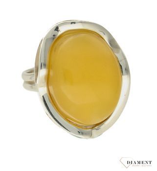 Srebrny pierścionek damski 925 z dużym miodowym bursztynem bałtyckim DIA-PRS-9850-925. Srebrne pierścionki na prezent dla kobiet.jpg