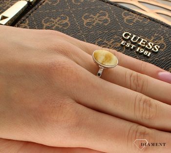 Srebrny pierścionek damski 925 z żółtym owalnym bursztynem bałtyckim DIA-PRS-9939-925. Srebrne pierścionki na prezent dla kobiety. Srebrny pierścionek z kamieniem. Srebrny pierścionek dla kobiety z bursztynem (2).jpg