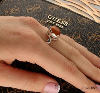 Srebrny pierścionek damski 925 z okrągłym brązowym bursztynem bałtyckim DIA-PRS-9947-925. Srebrne pierścionki na prezent dla kobiety. Srebrny pierścionek z kamieniem. Srebrny pierścionek dla kobiety z bursztynem (3).jpg