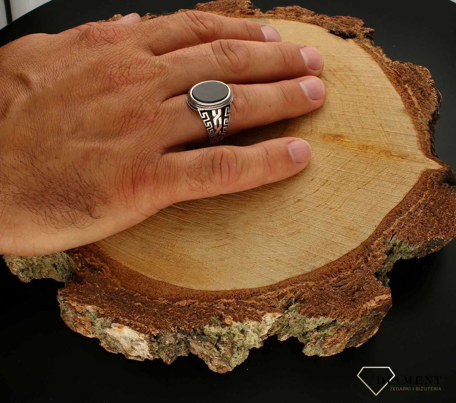 Srebrny sygnet męski 925 z czarnym owalnym onyksem DIA-PRS-9993-925. Srebrne sygnety na prezent dla mężczyzny. Srebrny sygnet oksydowany. Srebrny sygnet z onyksem (3).jpg