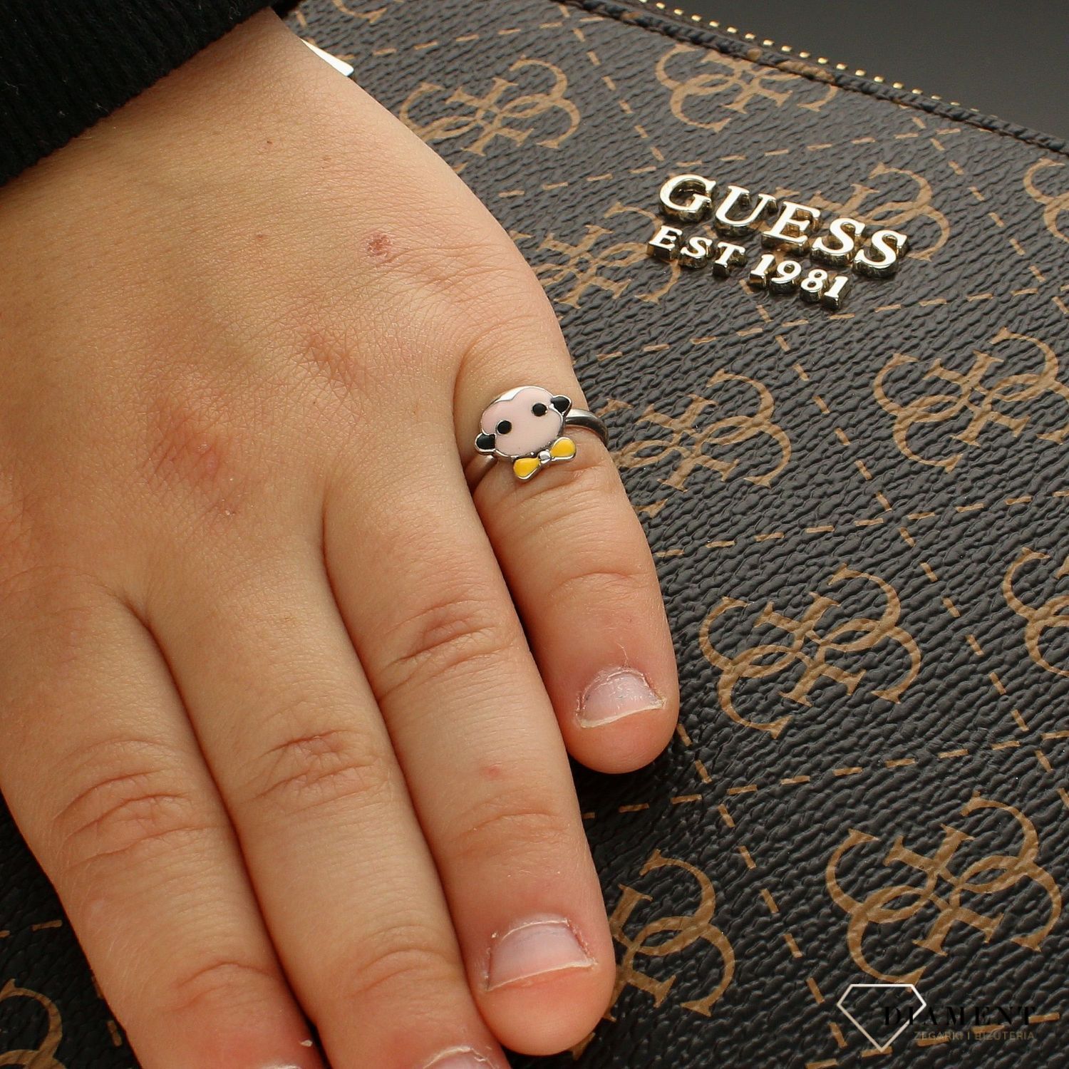 Srebrny pierścionek dziecięcy Emotka DIA-PRS-DZIECKO1-925. Pierścionek dla dziewczynki. Srebrny pierścionek dziecięcy. Srebrny pierścionek emotka. Srebrny pierścionek z kolorową emalią. Srebrny pierścio.jpg