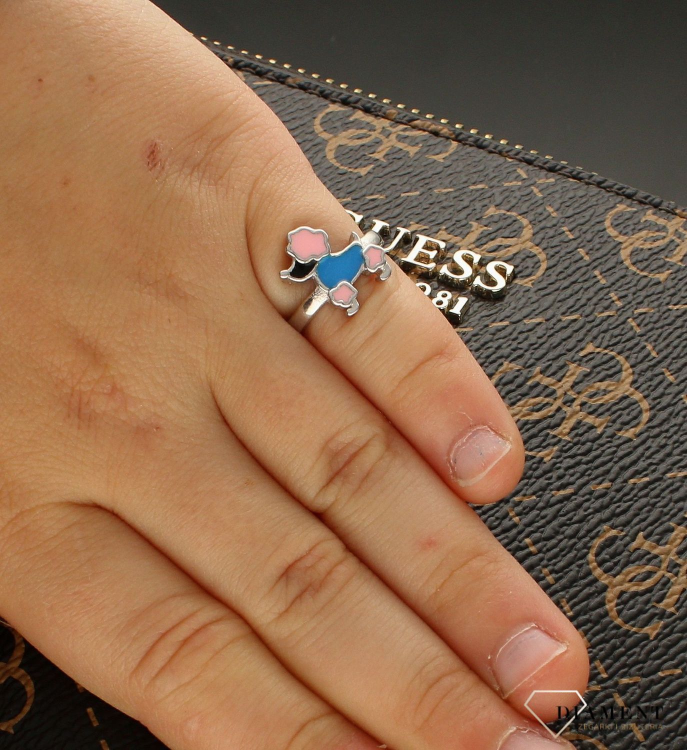 Srebrny pierścionek dziecięcy piesek Pudelek DIA-PRS-DZIECKO2-925. Pierścionek dla dziewczynki. Srebrny pierścionek dziecięcy. Srebrny pierścionek piesek pudelek Srebrny pierścionek z kolorową emalią. Sre (1).jpg