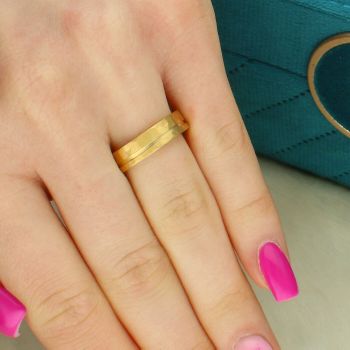 Elegancka obrączka tytanowa 8 mm złota unisex..jpg
