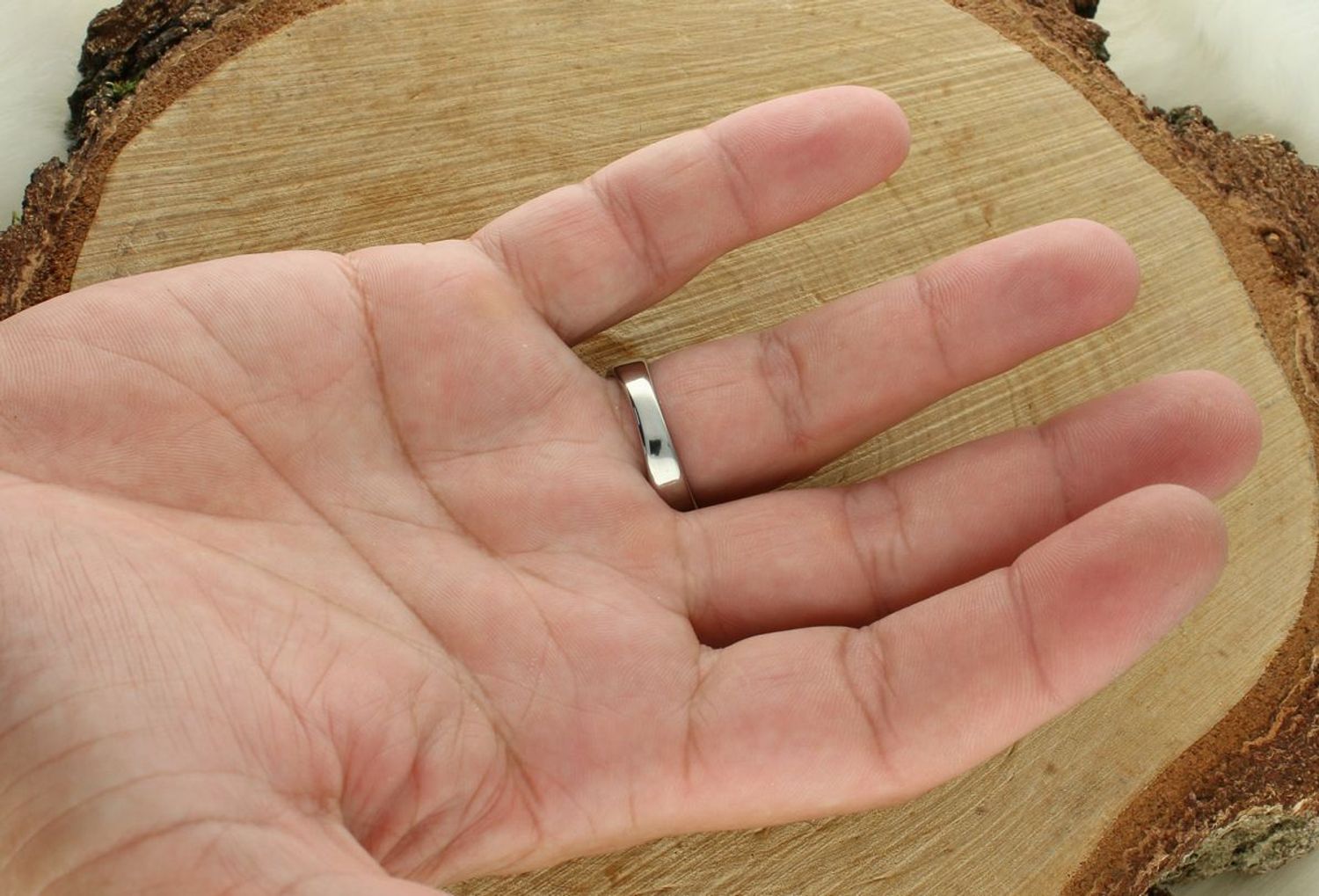 Sygnet męski Venetto P54‑24.3.6 z czarnym oczkiem – stal szlachetna  Elegancja i trwałość DIA-PRS-P542436-STAL sygnet.jpg