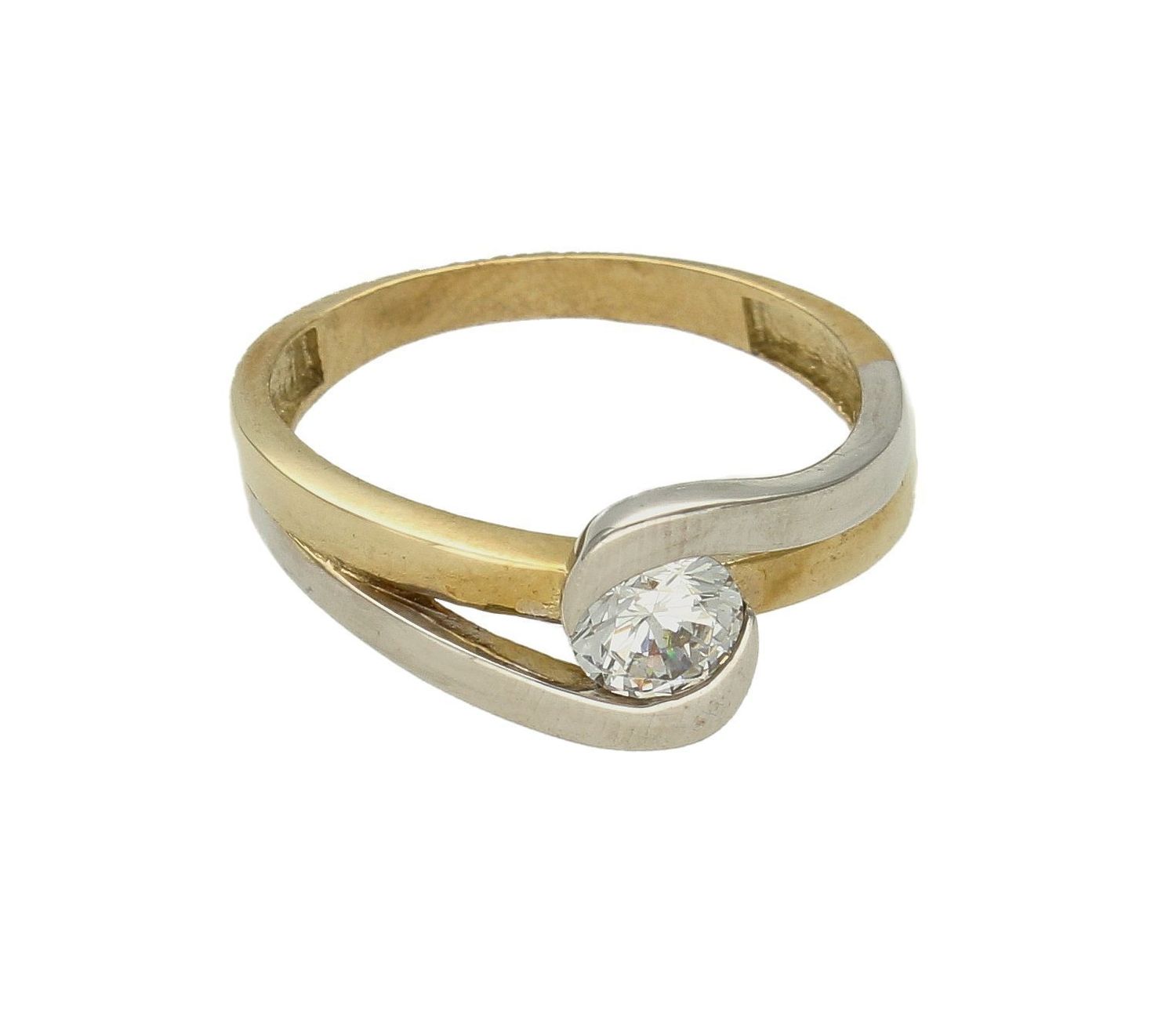 Złoty pierścionek 333 z cyrkonią i białym złotem DIA-PRS-PI1192-333. Pierścionek został wykonany z najwyższej jakości złota próby 333. Waga pierścionka wynosi około 2,88 gram. Pierścionek został ozdobiony płaską cyrkonią ora (4).jpg