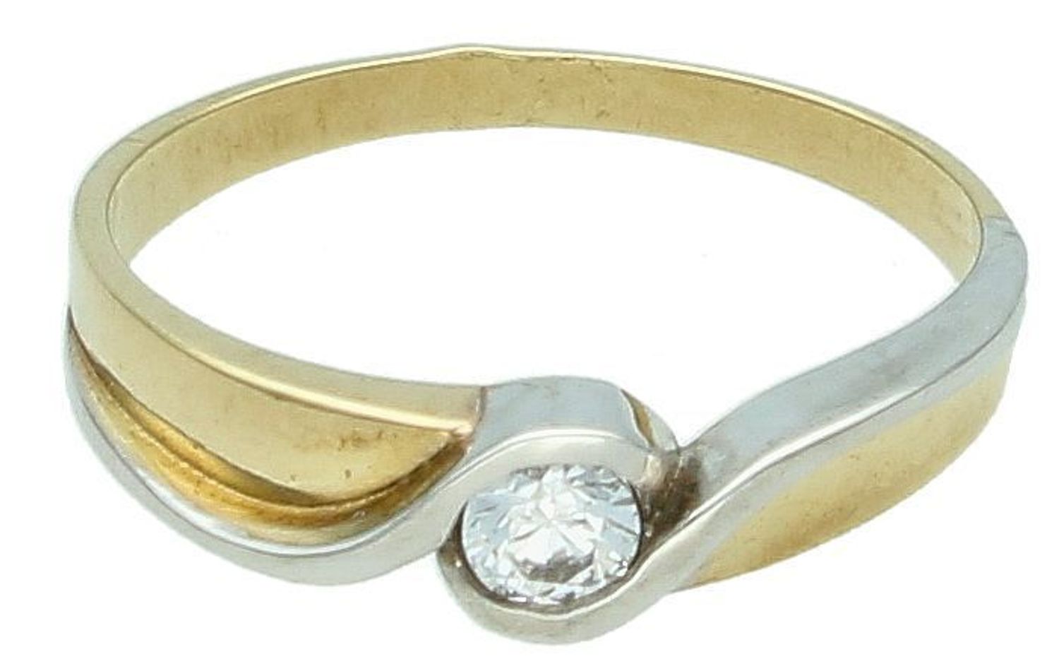 Złoty pierścionek zaręczynowy ozdobiony cyrkonią z białym złotem DIA-PRS-PI1502-333.  Złoty pierścionek o nowoczesnej odsłonie świetnie się sprawdzi na prezent z okazji urodzin, imienin 1.jpg