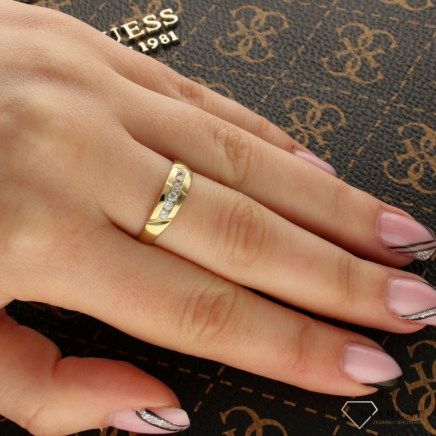 Złoty pierścionek  pasmo cyrkonii DIA-PRS-PI3866-333.jpg