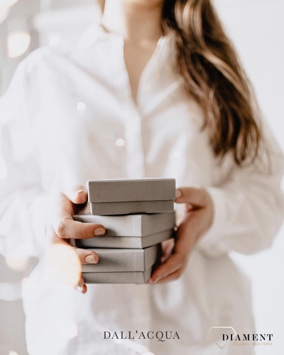 Szeroki pierścionek złoty 'Srebrna literka E' DIA-PRS-Z0461030-E-925.jpg