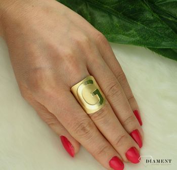 Złoty szeroki pierścionek srebro próba 925 'Srebrna literka G' DIA-PRS-Z0461030-G-925.jpg