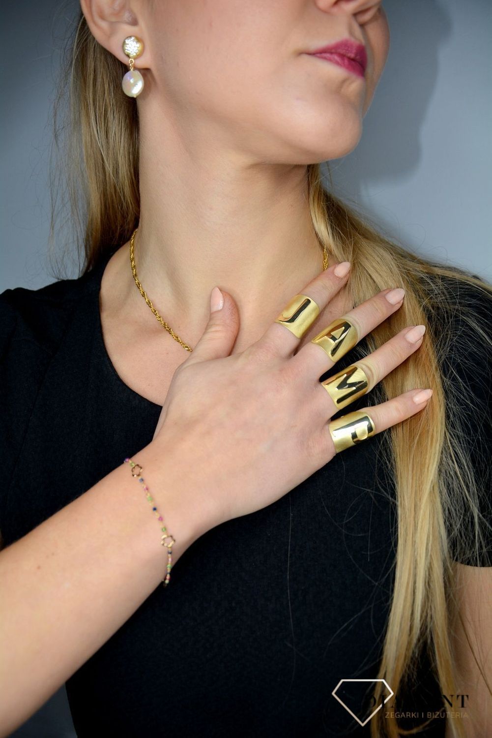 Szeroki pierścionek złoty 'Srebrna literka J' DIA-PRS-Z0461030-J-925.jpg