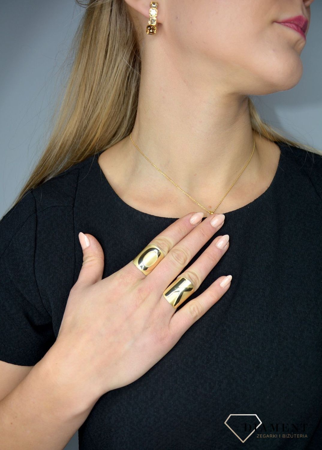 Szeroki pierścionek złoty 'Srebrna literka K' DIA-PRS-Z0461030-K-925.jpg