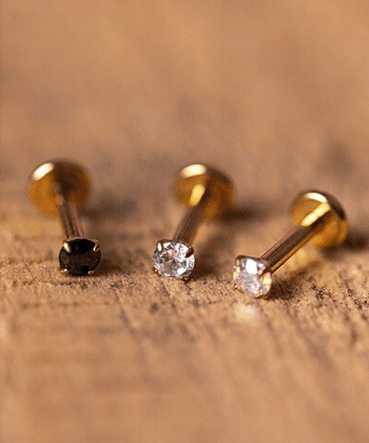 Labret z Cyrkonią w Pazurkach Tytan G23 - Piercing.jpg