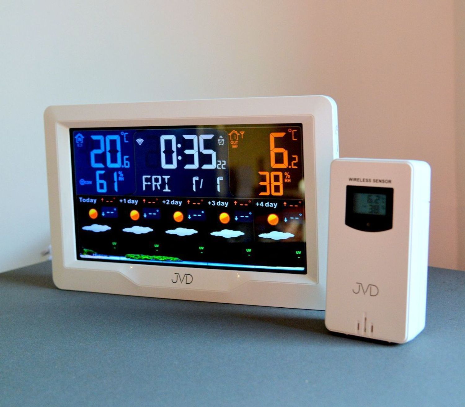 Stacja pogody JVD sterowana radiem, prognoza pogody z aplikacji WIFI RB3390.2.  Stacja pogody do sparowania z telefonem. ✓ zegar z polskim menu ✓zegar z polskim datownikiem ✓.jpg