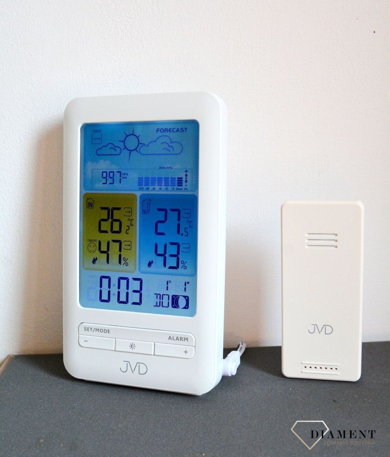 Stacja pogody JVD Biała RB3395.1. Stacja pogody z fazami księżyca. Stacja pogody z czujnikiem zewnętrznym. Stacja pogody z pomiarem wilgotności. Stacja pogody z zegarem i kalendarzem. Idealny pomysł na prezent.jpg