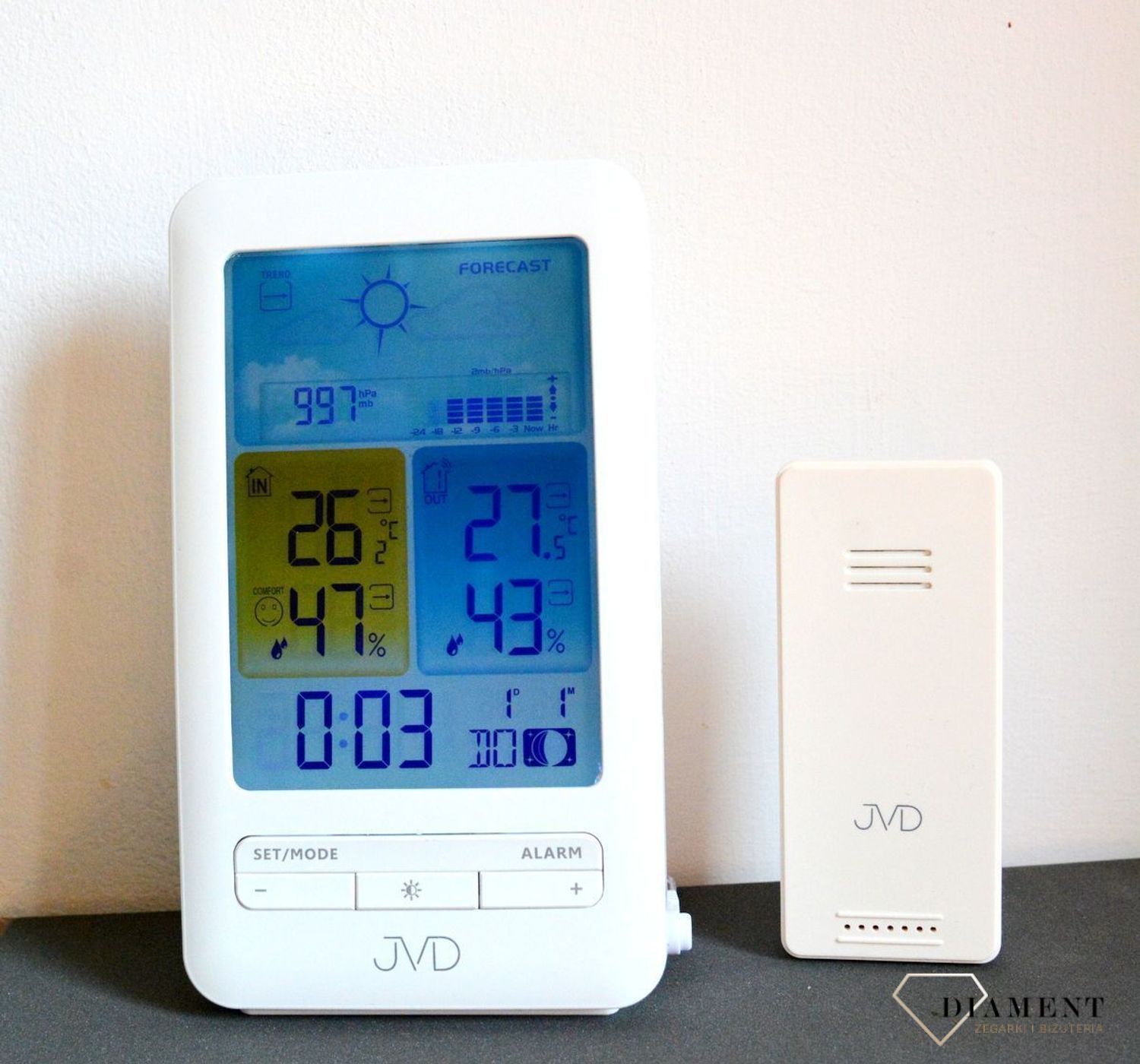 Stacja pogody JVD Biała RB3395.1. Stacja pogody z fazami księżyca. Stacja pogody z czujnikiem zewnętrznym. Stacja pogody z pomiarem wilgotności. Stacja pogody z zegarem i kalendarzem. Idealny pomysł na prezent.jpg