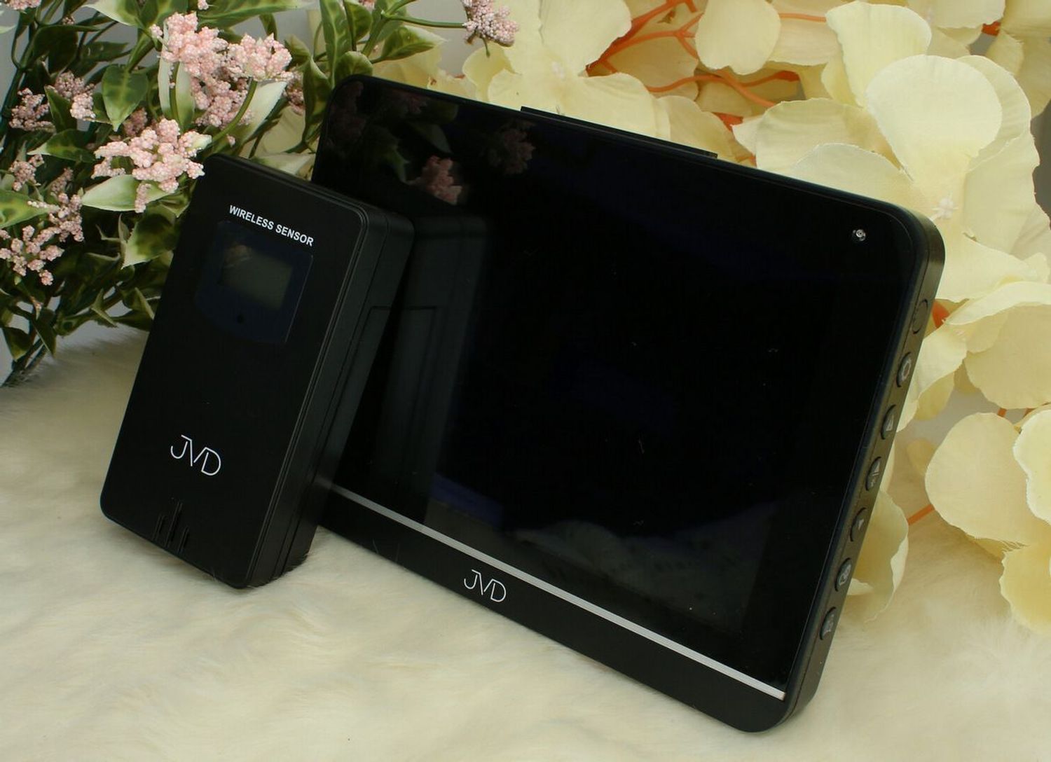 Stacja pogody JVD RB3409 – cyfrowy zegar radiowy z alarmem, termometrem i prognozą pogody.jpg