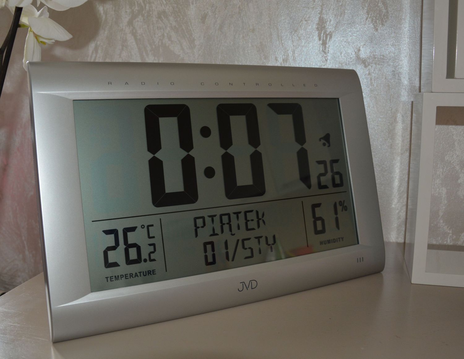 Zegar ścienny w kolorze srebrnym. Zegar sterowany radiem. Zegar sterowany radiowo. Zegar atomowy na biurko (8).JPG