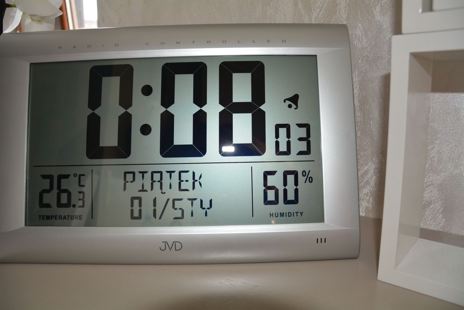 Zegar ścienny w kolorze srebrnym. Zegar sterowany radiem. Zegar sterowany radiowo. Zegar atomowy na biurko (8).JPG