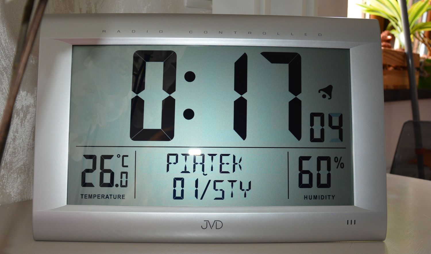 Zegar ścienny w kolorze srebrnym. Zegar sterowany radiem. Zegar sterowany radiowo. Zegar atomowy na biurko (8).JPG