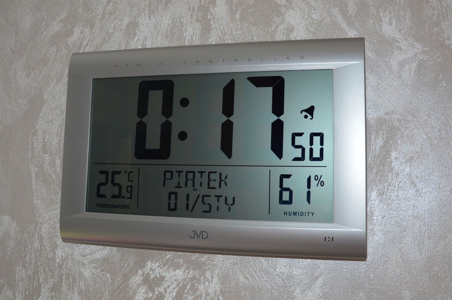 Zegar ścienny w kolorze srebrnym. Zegar sterowany radiem. Zegar sterowany radiowo. Zegar atomowy na biurko (8).JPG