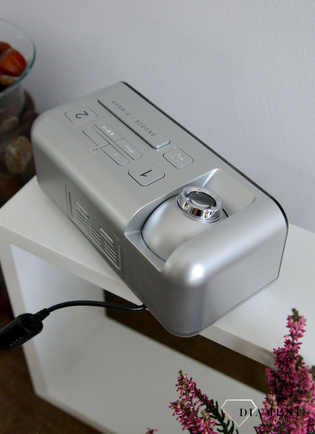 Budzik cyfrowy JVD RB93 Srebrny Termometr Radiocontrol. Budzik cyfrowy w srebrnej kolorystyce z możliwością zmiany koloru..jpg