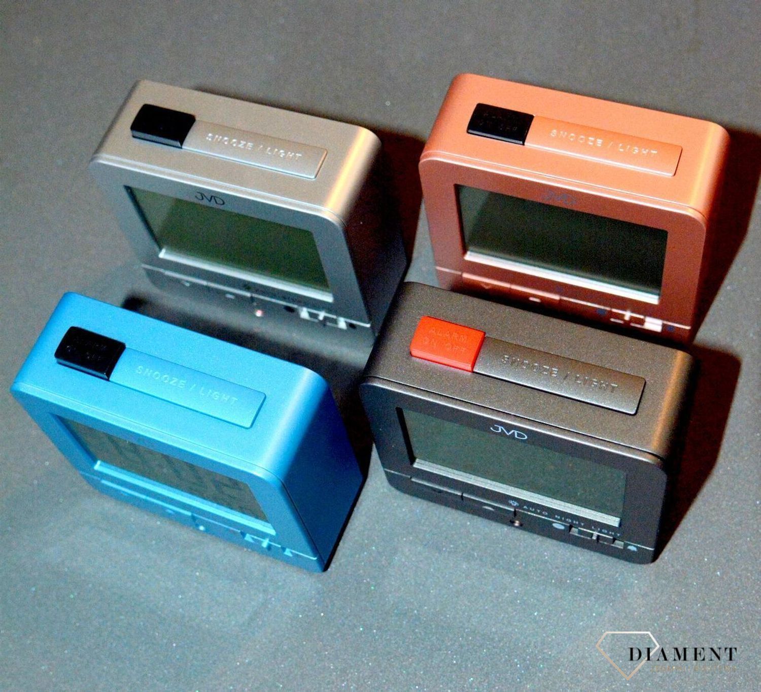 Budzik JVD sterowany radiowo RB9401.3. Budzik z wyświetlaczem JVD. Budzik na baterię JVD. Budzik sterowany falami radiowymi. Budzik idealny do pokoju, biura czy gabinetu. Idealny pomysł na prezent..jpg