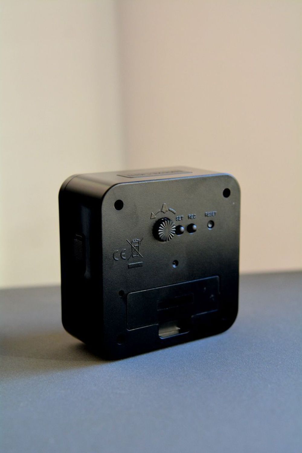 Budzik sterowany radiowo czarny JVD RB977.1 budzik radio control. budzik na biurko. Budzik z alarmem. Budzik z podświetleniem. Czarny budzik. Szybka wysyłka..jpg