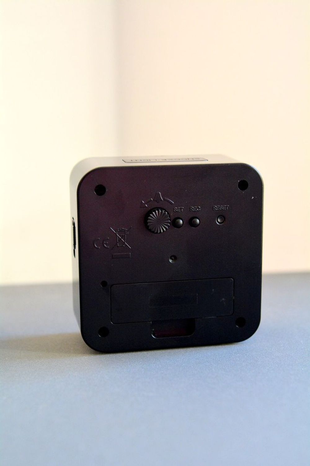 Budzik sterowany radiowo czarny JVD RB977.1 budzik radio control. budzik na biurko. Budzik z alarmem. Budzik z podświetleniem. Czarny budzik. Szybka wysyłka..jpg