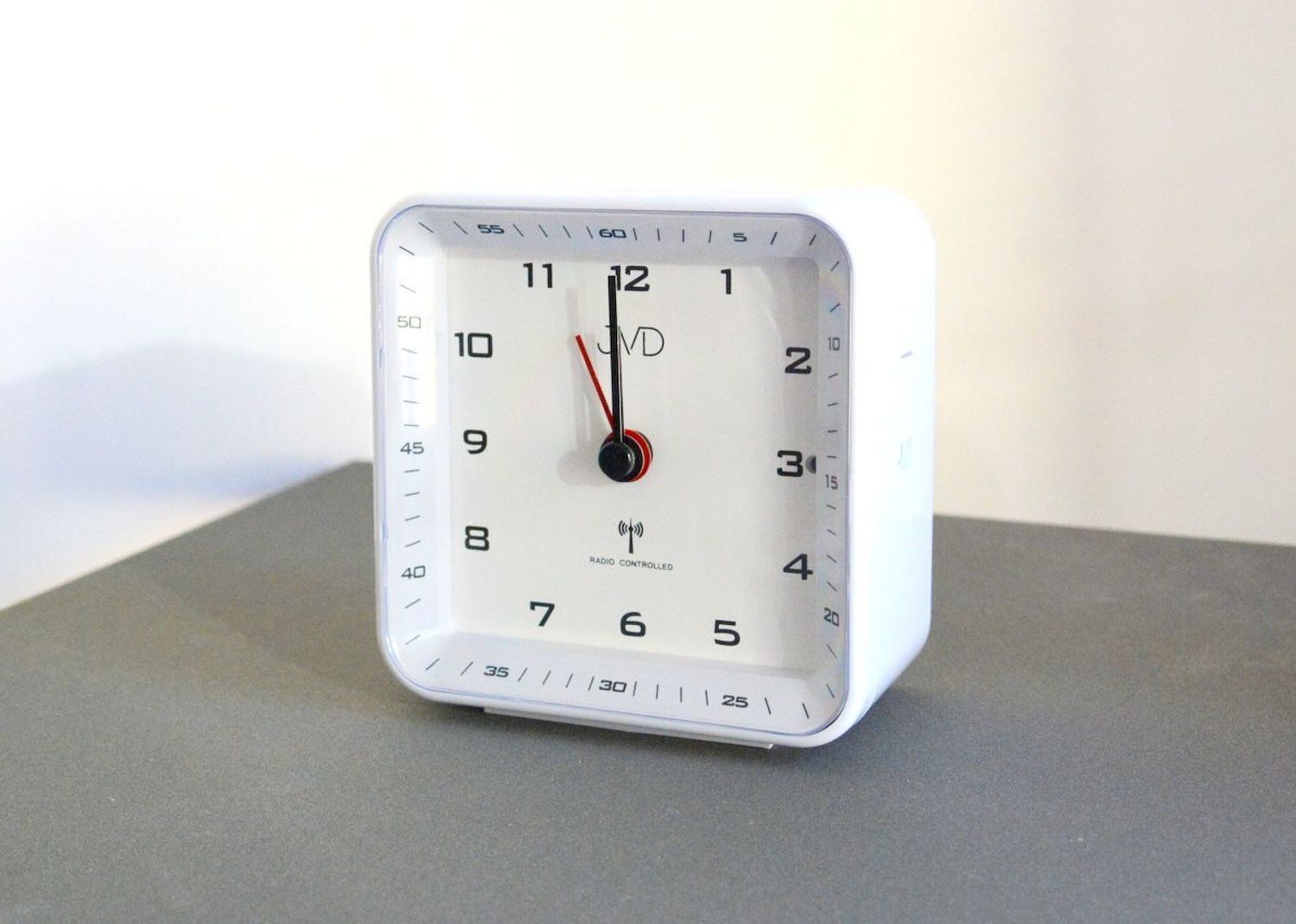 Budzik sterowany radiowo biały JVD RB977.2. budzik radio control. budzik na biurko. Budzik z alarmem. Budzik z podświetleniem. Biały budzik. Szybka wysyłka..jpg