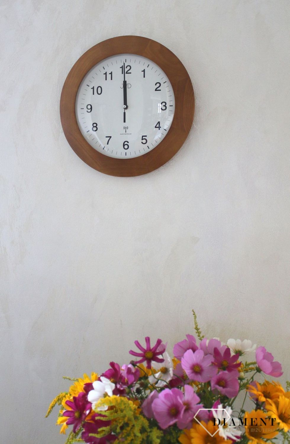 zegar scienny do salonu sterowany falami radiowymi. najdokładniejsz zegar na sciane. zegar ktory ustawia sie sam..jpg