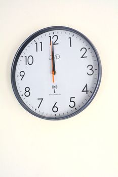 Zegar JVD RH502.1 – niebieski, 30 cm, sterowany radiowo, płynny sekundnik i synchronizacja sygnałem radiowym (2).JPG