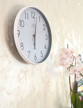 Zegar JVD RH502.3 – biały, 30 cm, sterowany radiowo, płynny sekundnik i synchronizacja sygnałem radiowym. Nowoczesny i czytelny zegar ścienny (5).JPG