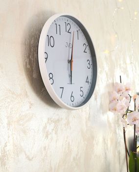 Zegar JVD RH502.3 – biały, 30 cm, sterowany radiowo, płynny sekundnik i synchronizacja sygnałem radiowym. Nowoczesny i czytelny zegar ścienny (7).JPG