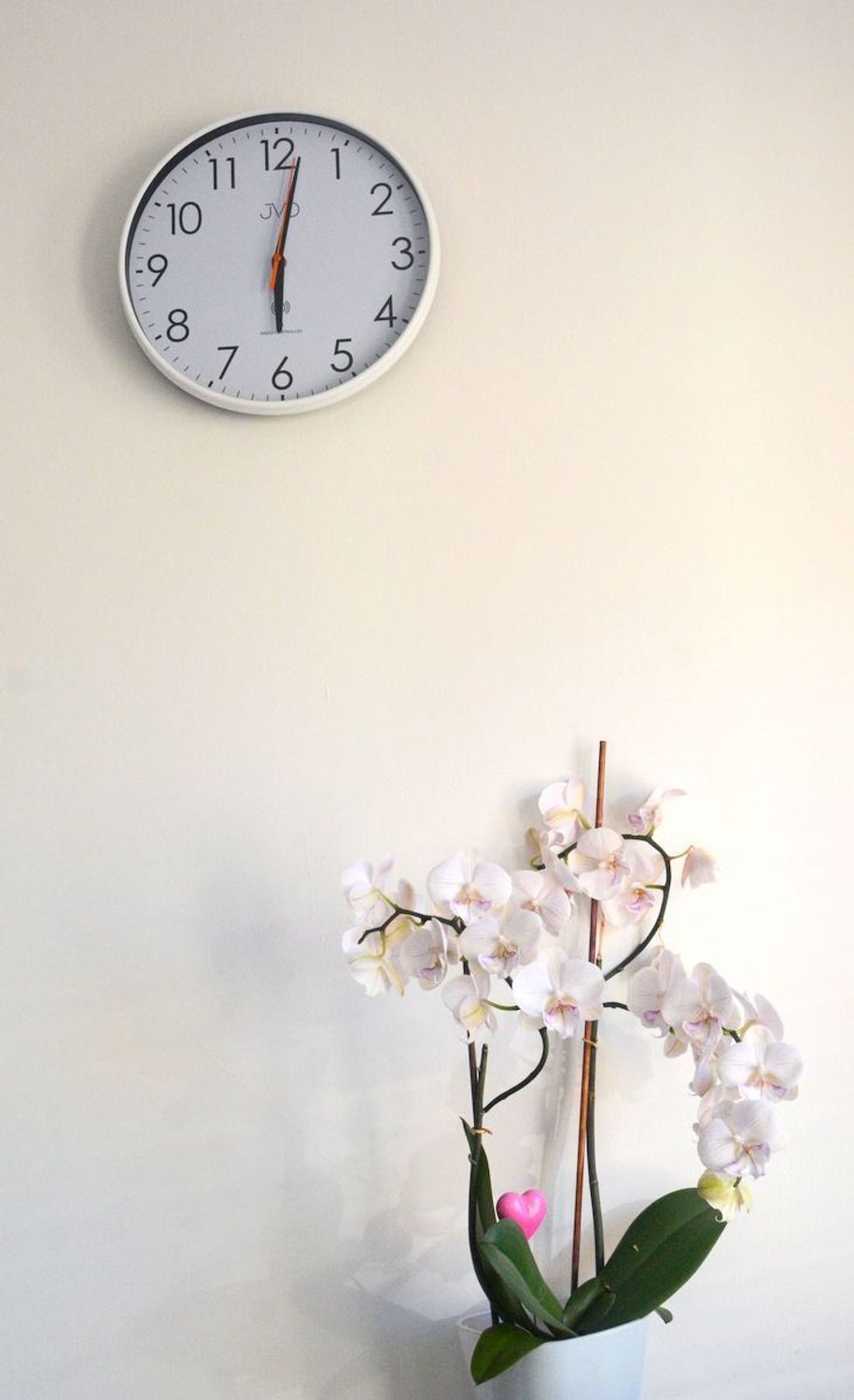 Zegar JVD RH502.3 – Sterowany radiowo, biały, 30 cm, płynny sekundnik, synchronizacja sygnałem.jpg