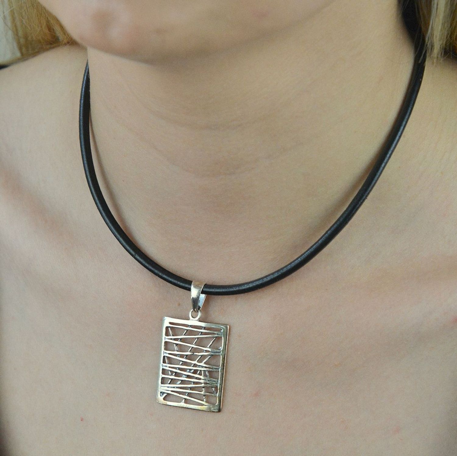 Rzemień skórzany czarny 5mm DIA-RZE-4779-925. Naszyjnik czarny skórzany. Naszyjnik czarny choker. Naszyjnik czarny rzemień. Naszyjnik rzemień czarny. Naszyjnik czarny skórzany rzemień. Rzemień dla nastola.jpg