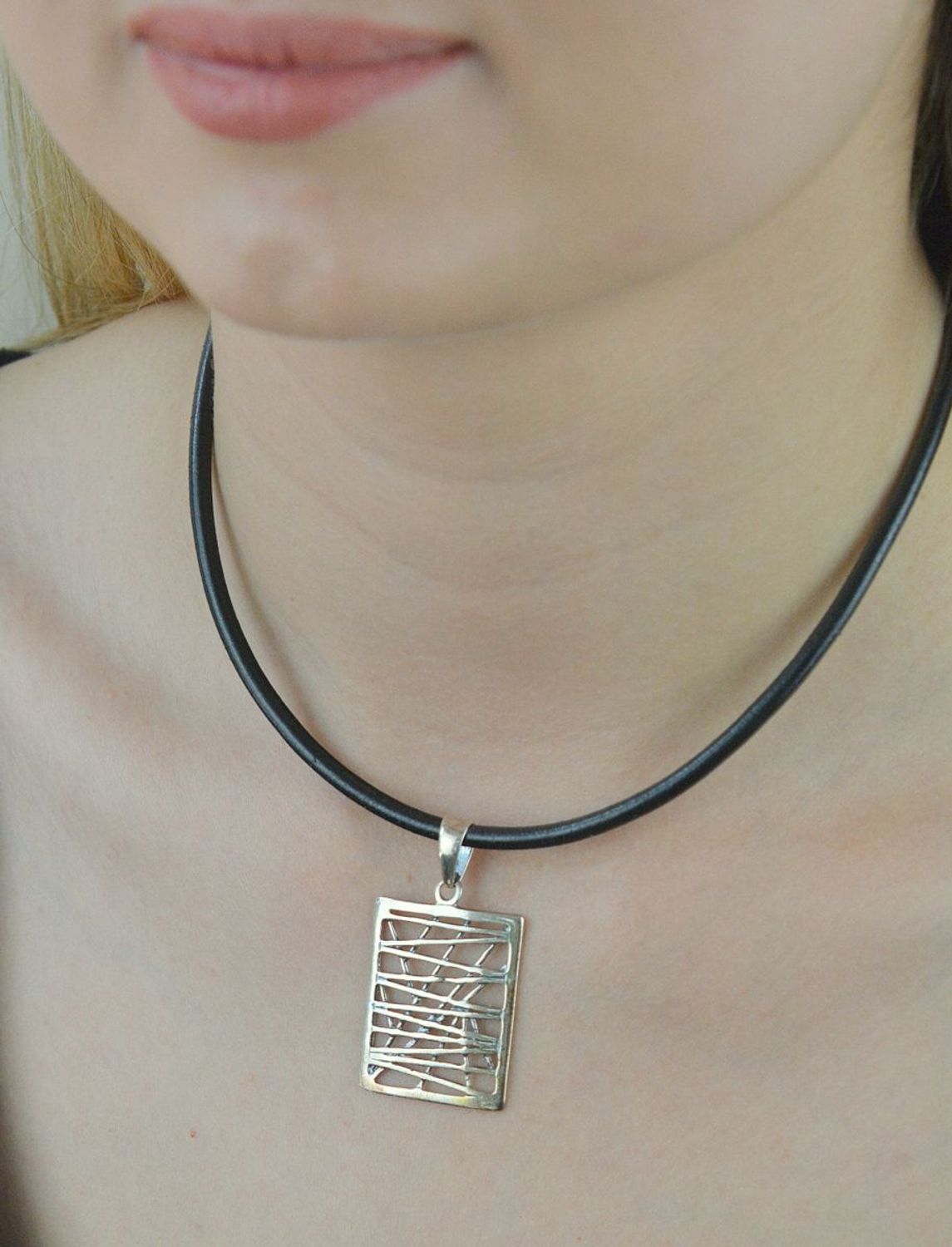 Rzemień skórzany czarny 5mm DIA-RZE-4779-925. Naszyjnik czarny skórzany. Naszyjnik czarny choker. Naszyjnik czarny rzemień. Naszyjnik rzemień czarny. Naszyjnik czarny skórzany rzemień. Rzemień dla nastola.jpg