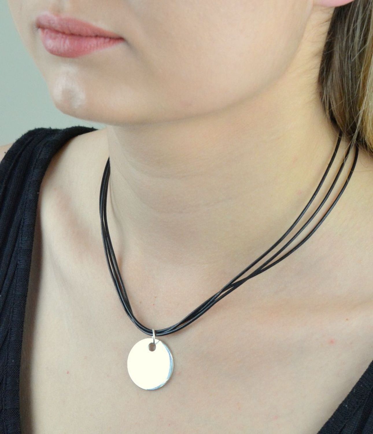 Naszyjnik czarny rzemyk typu choker DIA-RZE-5585-925. Naszyjnik choker. Naszyjnik z rzemyków. Naszyjnik idealny na lato. Naszyjnik młodzieżowy. Naszyjnik damski, ozdobny. Naszyjnik idealny na prezent (1).jpg