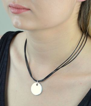 Naszyjnik czarny rzemyk typu choker DIA-RZE-5585-925. Naszyjnik choker. Naszyjnik z rzemyków. Naszyjnik idealny na lato. Naszyjnik młodzieżowy. Naszyjnik damski, ozdobny. Naszyjnik idealny na  (1).JPG