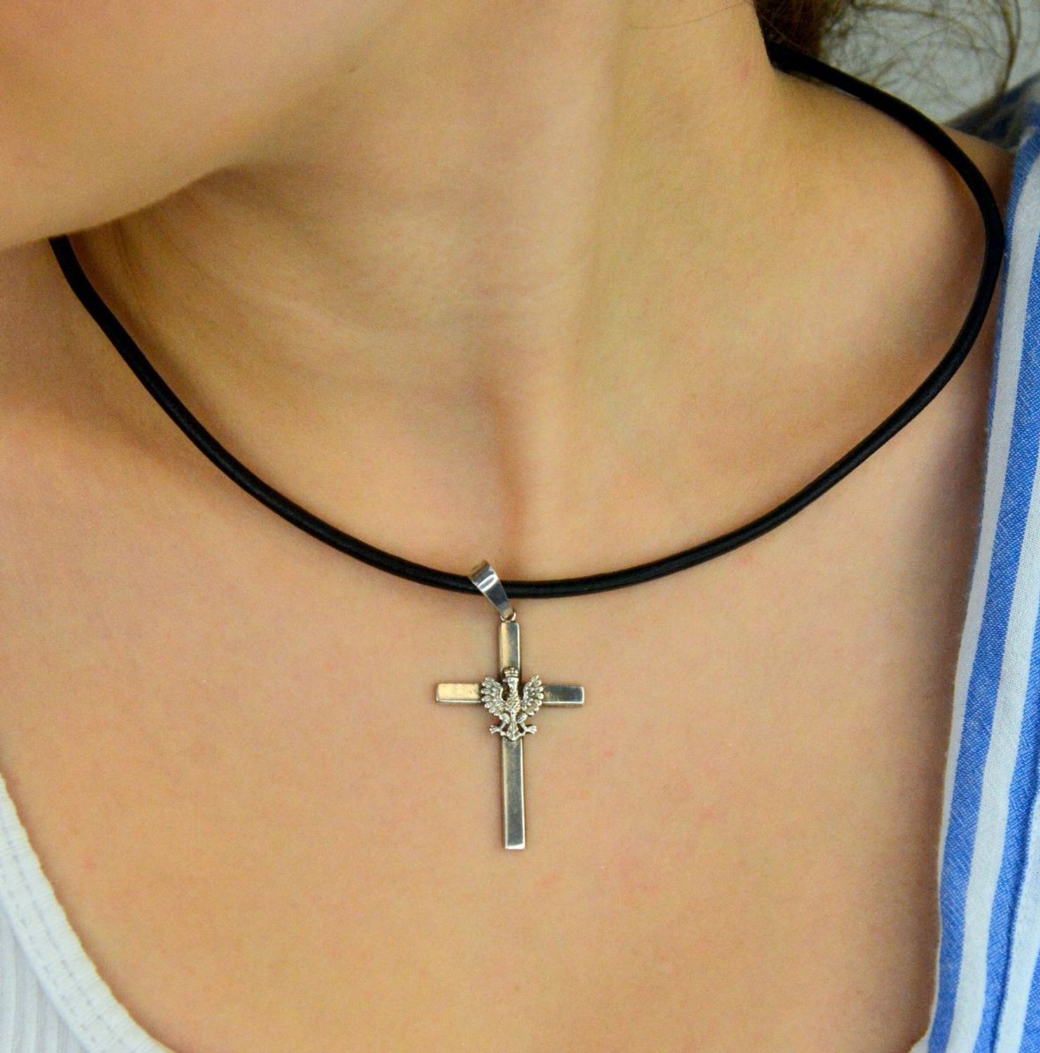 Naszyjnik skórzany rzemień 3 mm unisex 65 cm DIA-RZE-RZS65-925. Rzemyk do łańcuszek zarówno dla kobiety jak i mężczyzny. Skórzany łańcuszek może być ozdobiony różnymi zawieszkami z grawerem..jpg